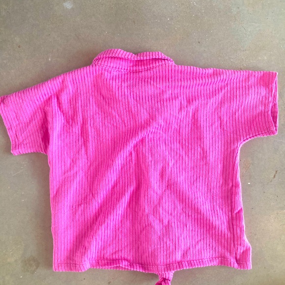 Vince Camuto poly stripe texture fuchsia blouse. Logo buttons. Girls size 12 - Picture 2 of 6